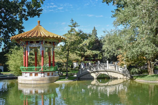 Captivating Pearls of Zürich – Tour for Couples - Unwind in Zürichs Beautiful Parks and Gardens