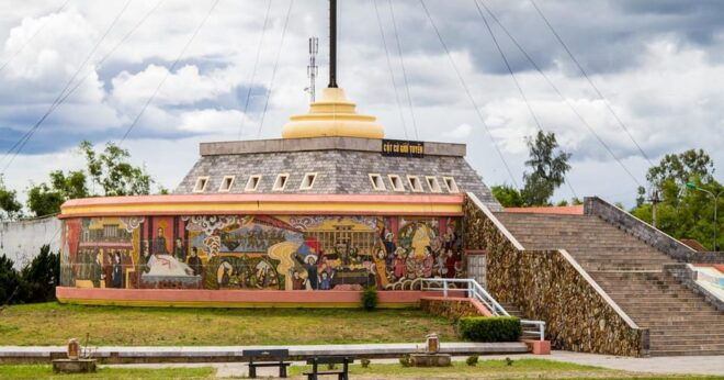 Car Hire & Driver: Visit DMZ From Hue City - Vehicle Options and Capacity