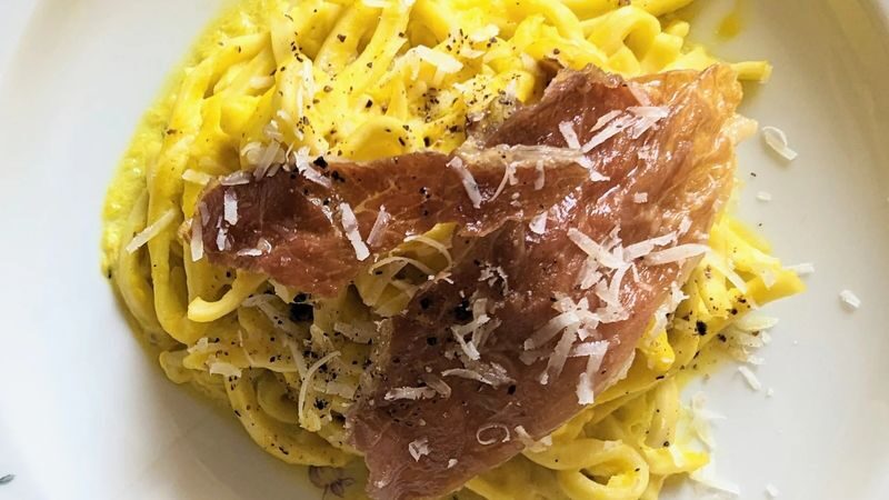 Carbonara cooking class in Rome - A small group makes the lesson more personal
