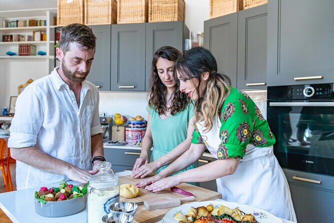 Carbonara Cooking Class in Rome: Cook Like a Local in Trastevere - What Makes This Carbonara Cooking Class Stand Out?