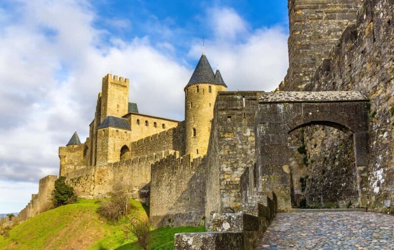 Carcassonne: Express Walk with a Local in 60 minutes - The Practical Details