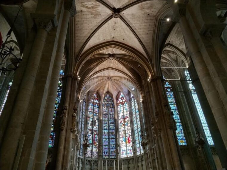 Carcassonne: Private Guided Tour of the Medieval Fortress - Meeting Points and Accessibility