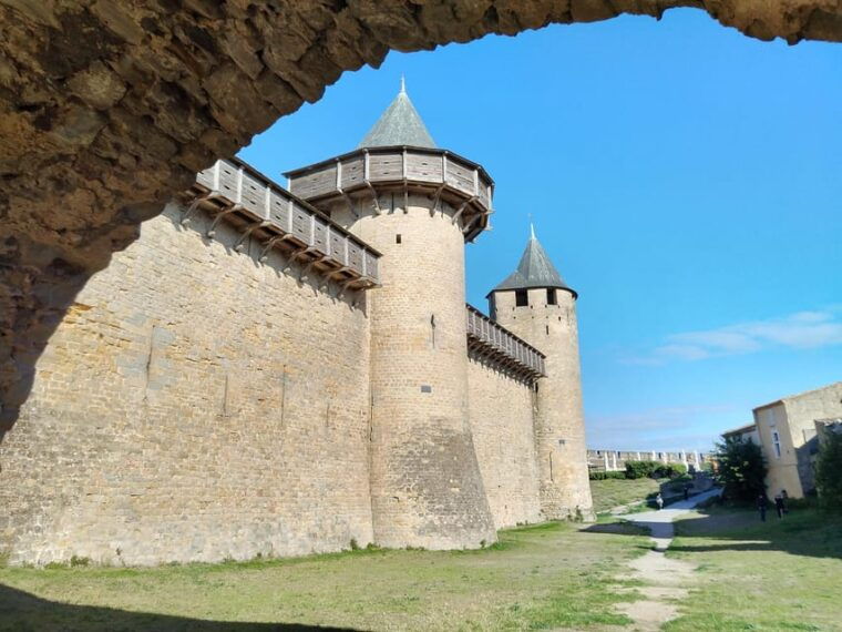Carcassonne: Private Guided Tour With Castle Entry Ticket - Meeting Point and What to Expect