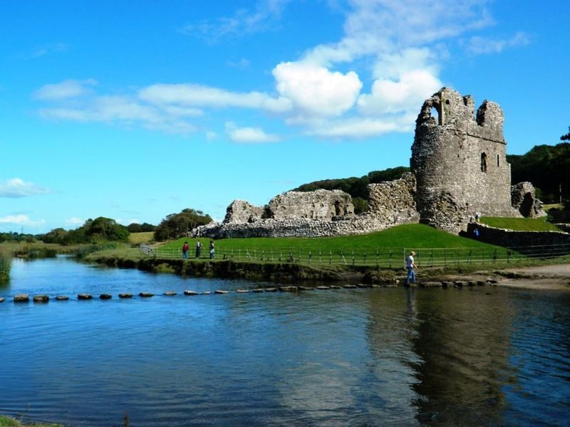 Cardiff: South Wales Cliffs, Bays & Castles Day Tour - What the guide and bus add