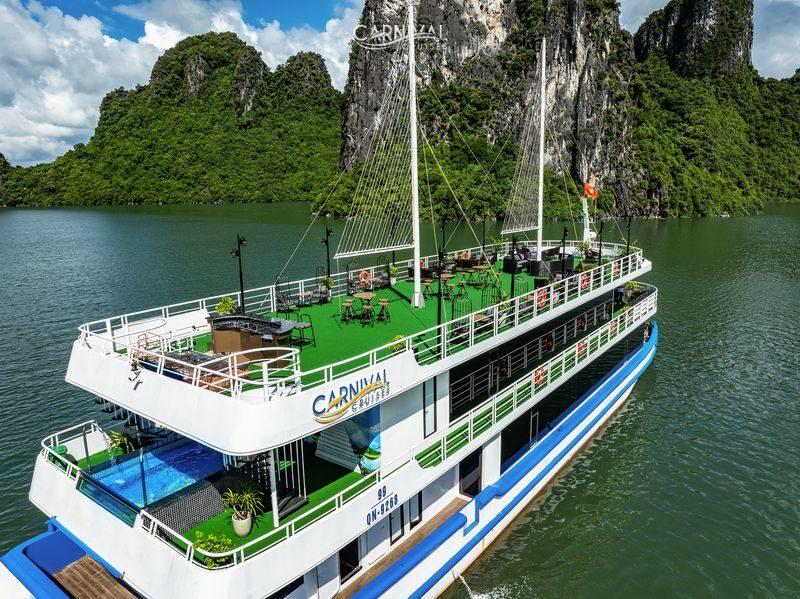 Carnival Luxury Day Cruise: Ha Long Bay with Sung Sot, Titop Island - Hanoi transfer or Ha Long departure?