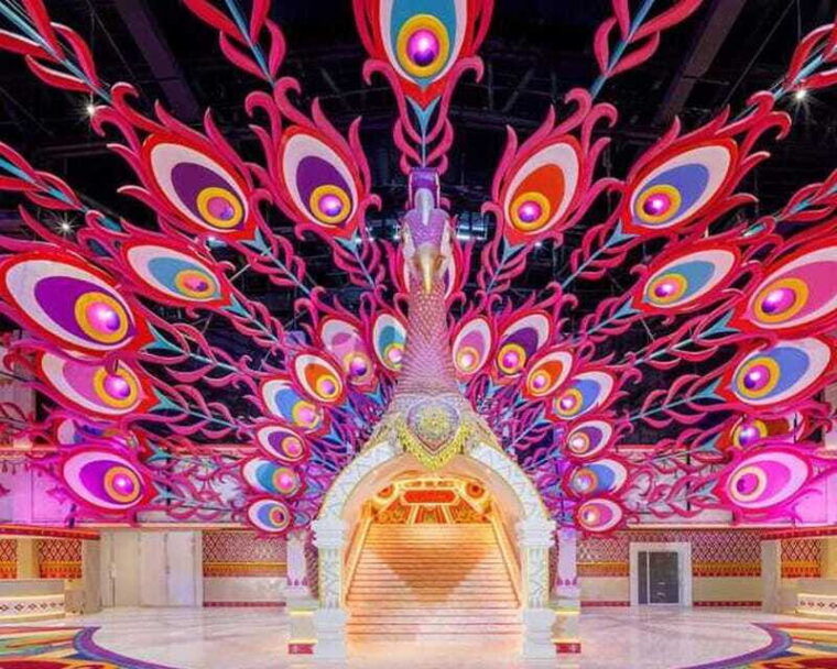 Carnival Magic Show With Buffet Dinner - Dining Options at the Carnival