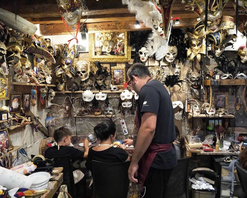 Carnival Mask-Making Workshop in Venice - Booking and practical details