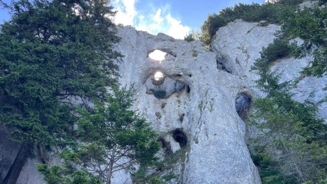 CARPATHIAN MOUNTAINS GRAND HIKING TOUR - FOR GROUPS - Inclusions and Logistics