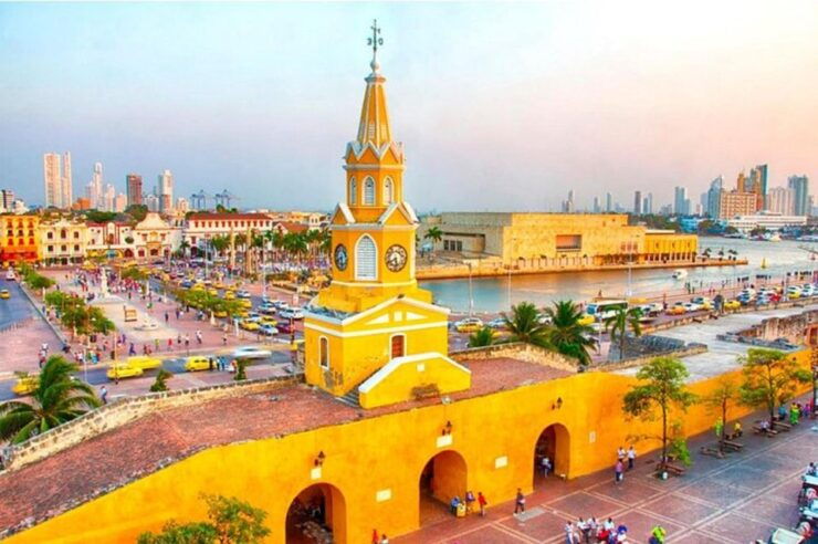 Cartagena: Airport to City Center Transfer - Transportation and Service Quality