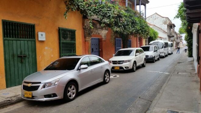 Cartagena: Airport Transfer To/From Urban Area Hotels - Pickup and Gift Options