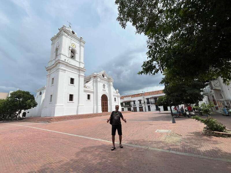 Cartagena: Barranquilla and Santa Marta BILINGUAL GUIDE - Starting the Day: Early Pickup and Scenic Journey