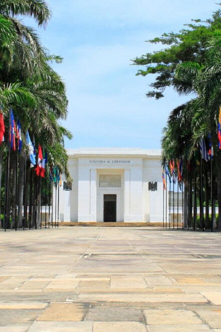 Cartagena: Barranquilla and Santa Marta BILINGUAL GUIDE - Included Services