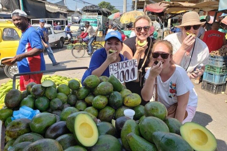 Cartagena: Bazuro Local Food Market Walking Tour - Tour Duration and Guide Availability