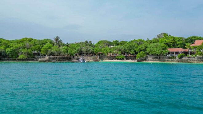 Cartagena: EXCLUSIVE Private Rosario Island With Buffet - Accessibility and Languages