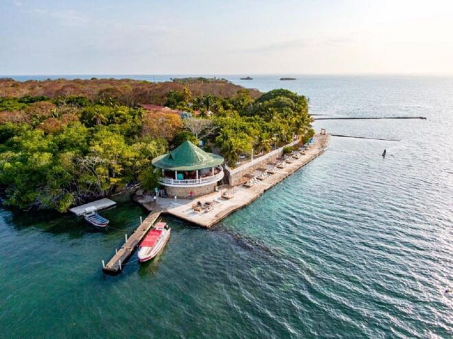 Cartagena: Private Island Tour of the Rosario Islands - Amenities and Inclusions