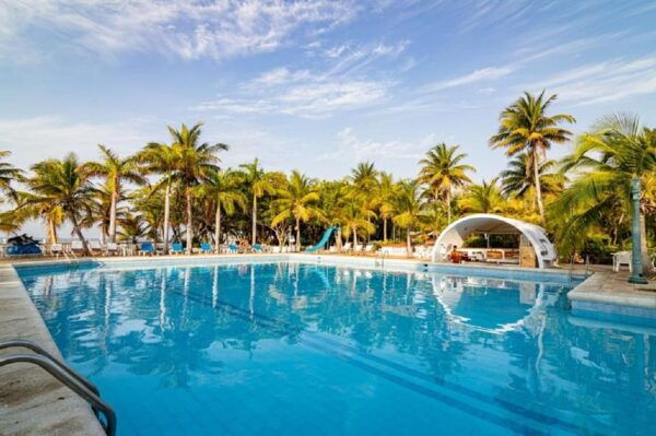 Cartagena: Private Island Tour of the Rosario Islands - Welcome Refreshments and Activities