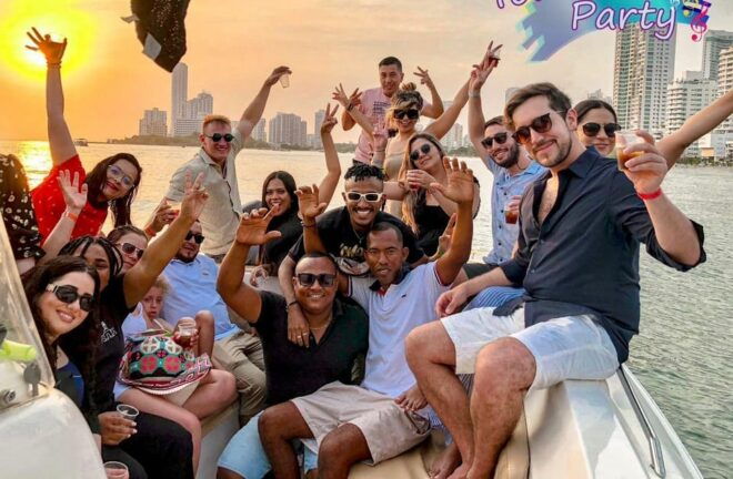 Cartagena: Private Sunset and Night Boat Tour - Boat Features