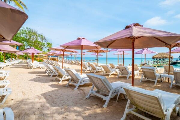 Cartagena: Rosario Island Beach Club Day Trip and OPEN BAR - Beach Club Amenities