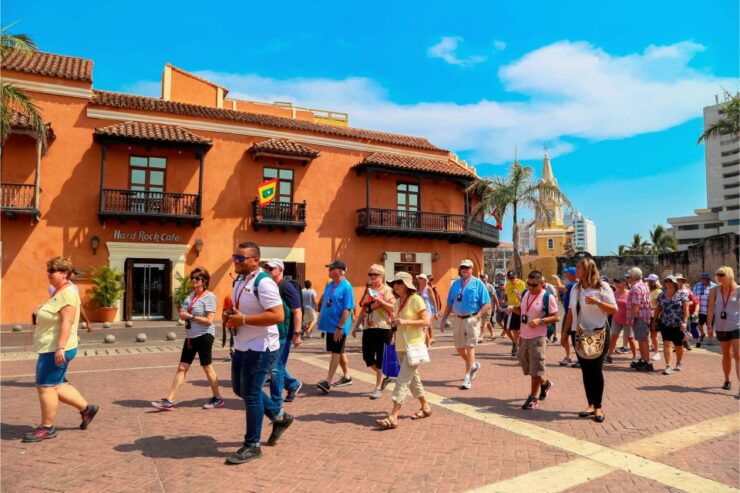 Cartagena: Shared Walking Tour in the Historic Center - Colonial Architecture and Balconies
