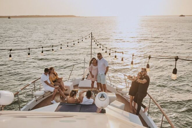 Cartagena: Sunset Cruise With Open Bar - Inclusions