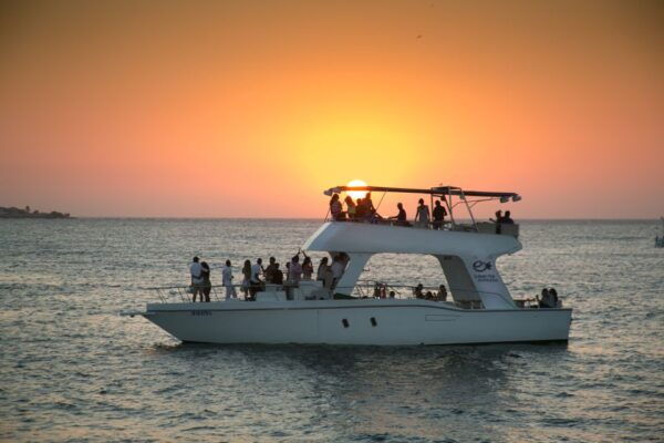 Cartagena: Sunset Cruise With Open Bar - The Sum Up