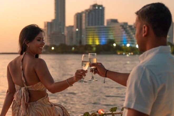 Cartagena: Sunset Tour La Romantica Up To 2 People - Frequently Asked Questions