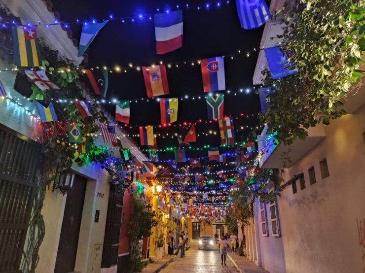 Cartagena: Walled City and Getsemani Shared Walking Tour - Tour Duration and Guide Availability