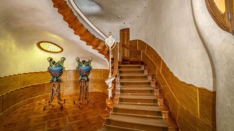Casa Batllo Tour with Optional White Rabbit Museum Admission - Casa Batlló, seen with a guide