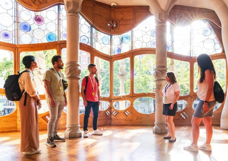 Casa Batlló Tour With Optional White Rabbit Museum Entry - Exploring the Modernist Architecture