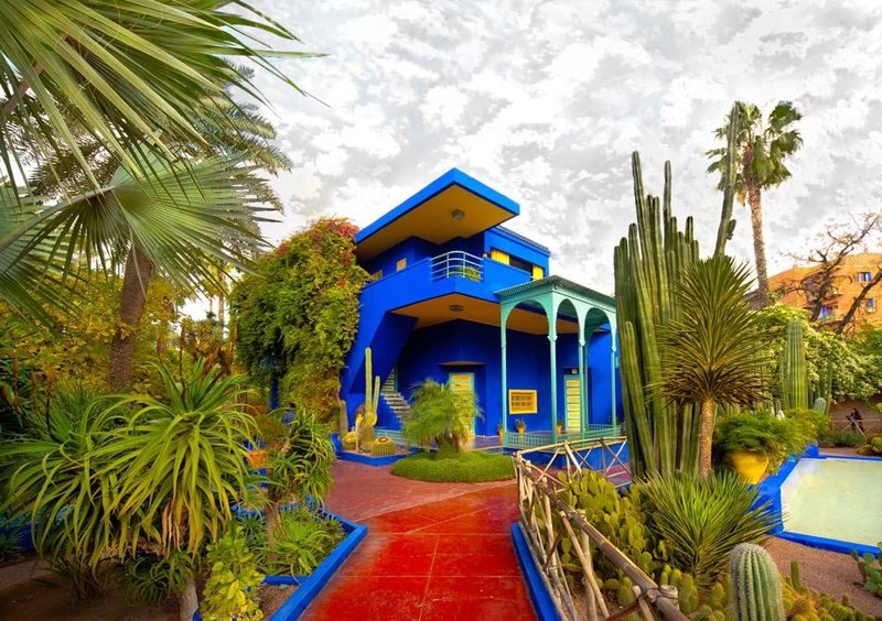 Casablanca Private Desert & Cultural Exploration with Merzouga & Chefchaouen - Marrakech: a guided introduction, then time to explore