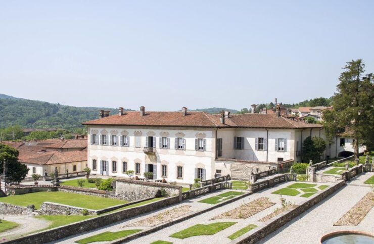 Casalzuigno: Villa Della Porta Bozzolo - Location and Description
