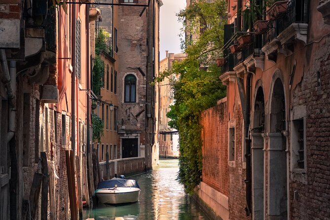 Casanova, Vivaldi, and Marco Polo Private Walking Tour - Meeting Point and Guide Information