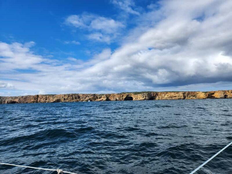 Cascais/Portimão: Private Yacht Cruise with Drinks - The Dining and Drinks Experience