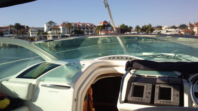 Cascais: Private Yacht Cruise in the Bay & Sightseeing - Yachts Amenities