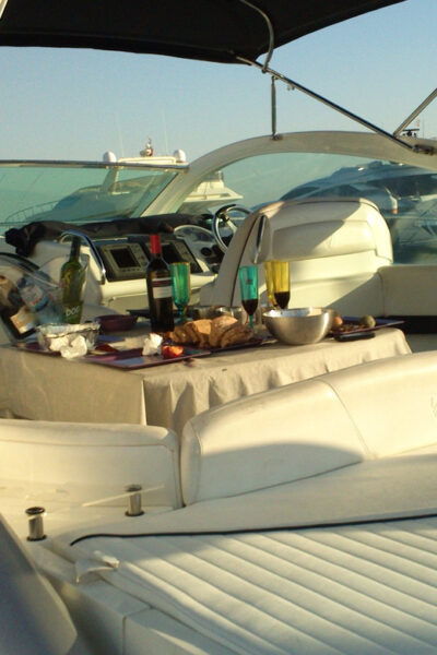 Cascais: Private Yacht Cruise in the Bay & Sightseeing - Cascais Bay Attractions