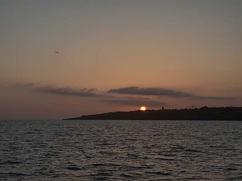 Cascais: Sunset Boat Trip with Welcome Drinks - Authentic Guest Experiences