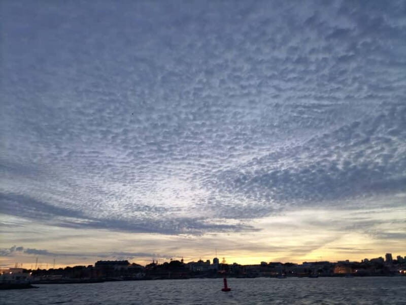 Cascais: Sunset Boat Trip with Welcome Drinks - FAQ