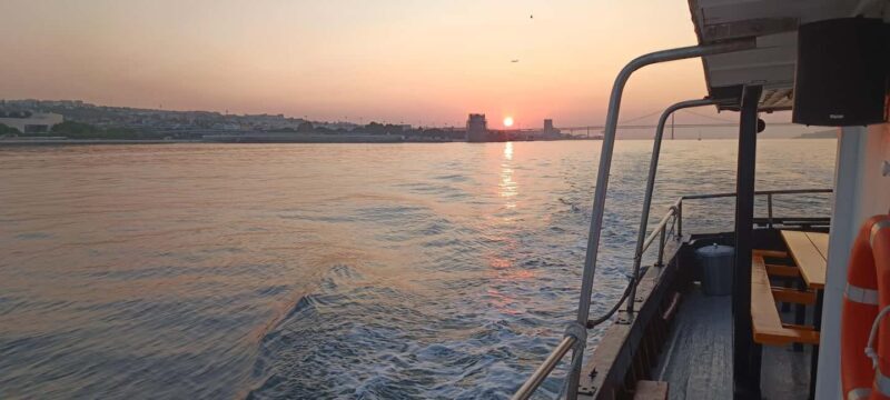 Cascais: Sunset Cruise to Lisbon with Open Bar - FAQ