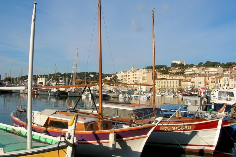 Cassis, Calanques & Provence Wine Day Tour from Aix en Provence - Leaving Aix at 8:30
