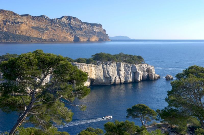Cassis, Calanques & Provence Wine Day Tour from Aix en Provence - Walking Cassis, then taking a lunch break