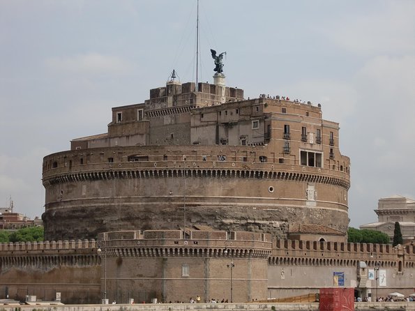 Castel Sant'Angelo & Mausoleum of Hadrian - Private Tour - Meeting Point and Guide Details