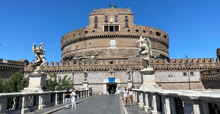 Castel Santangelo Skip the Line Ticket With Hop-On Hop-Off - The Historical Significance of Castel SantAngelo
