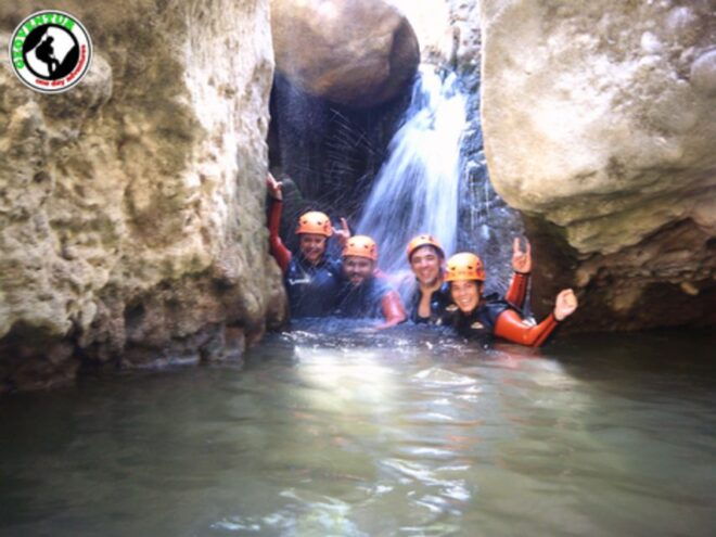 Castellote: Aquatic Trekking Along the Bordón River, - Instructor and Group Size Specifications