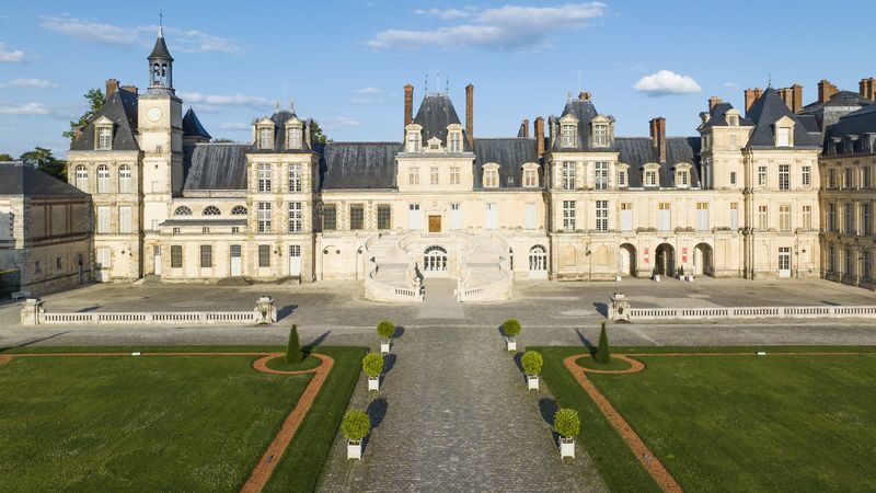 Castles of Fontainebleau and Vaux-le-Vicomte Day Trip from Paris - Two castles, two different kinds of grandeur
