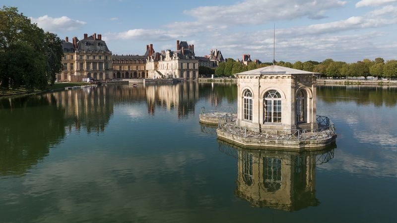 Castles of Fontainebleau and Vaux-le-Vicomte Day Trip from Paris - Leaving Paris at 9:15