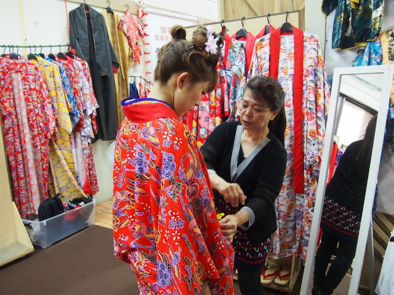 Casual Ryuso Costume Experience & Photo Shoot (Naha) - Picking an outfit and getting dressed