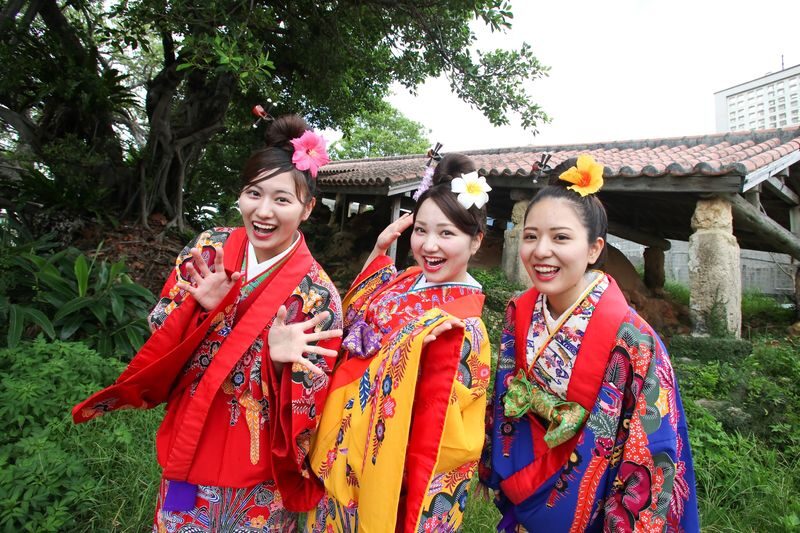 Casual Ryuso Costume Experience & Photo Shoot (Naha) - Kokusai Street location, with a monorail option