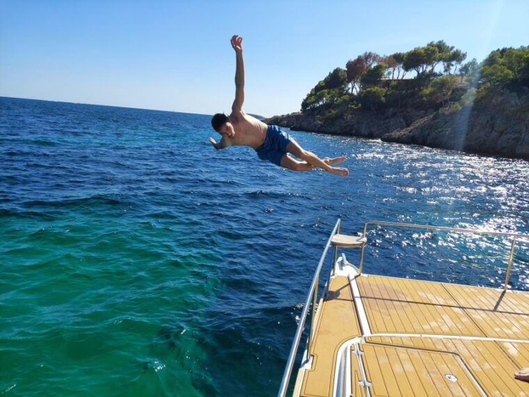 CATAMARAN ECO EXPERIENCE at Palma Bay - Onboard Amenities