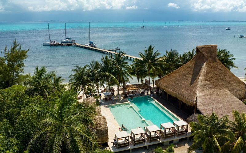Catamaran Experience with Snorkeling, Buffet Lunch & Drinks - Lunch and free time on Isla Mujeres