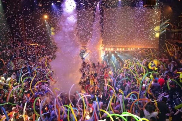 Catamaran Isla Mujeres + Coco Bongo Combo Tour - Coco Bongo Entry Requirements